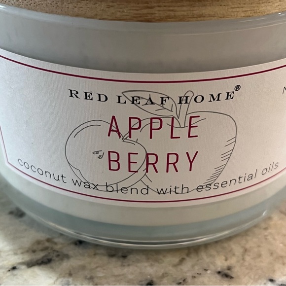 NEW Red Leaf Home Candle Apple Berry Coconut Wax Blend Essential Oils 16.5 oz - Picture 8 of 8